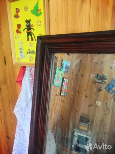 Большое старинное зеркало