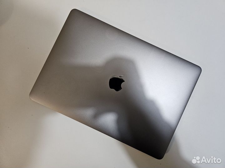 Продам MacBook Pro 13 (2017, i7, 16 GB)