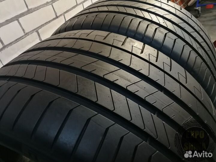 Pirelli P Zero PZ4 305/30 R21
