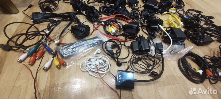 Телефоны, зарядки, запчасти, адаптеры