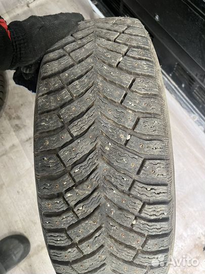 Michelin X-Ice North 4 215/65 R16