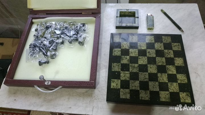 Шахматы из змеевика