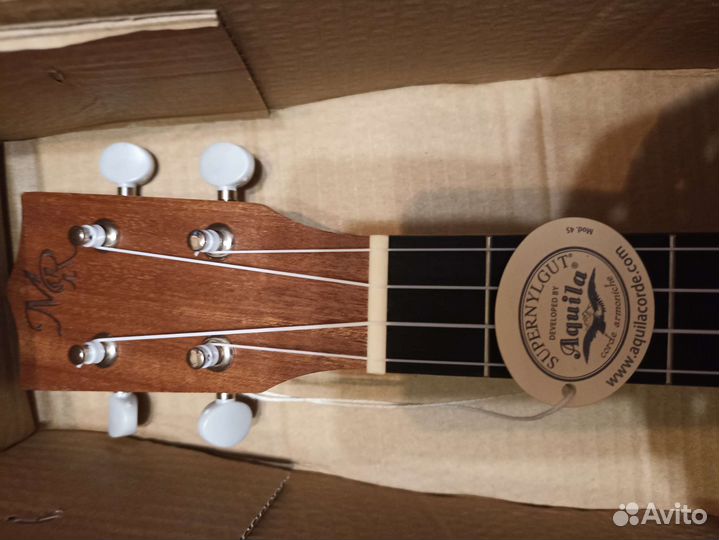 Укулеле тенор