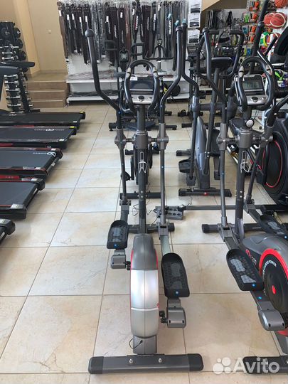 Эллиптический тренажер CardioPower E200