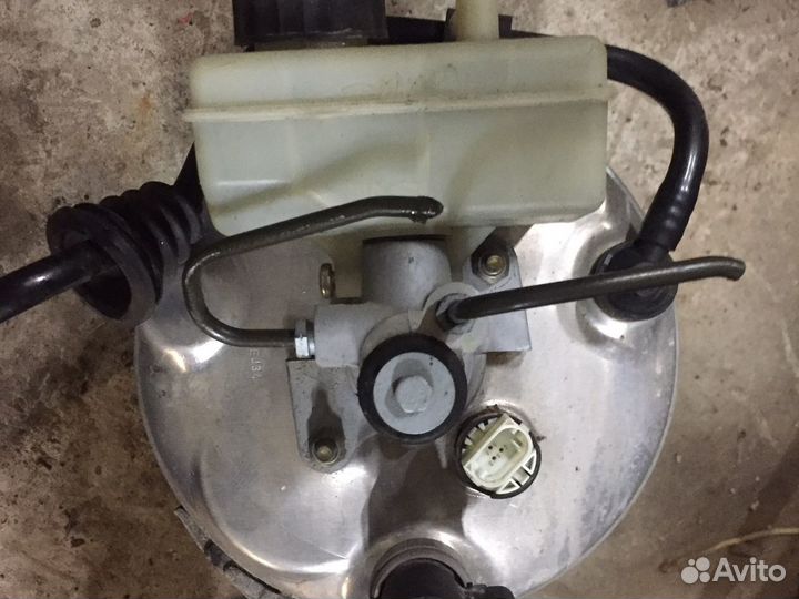 Вакуумный насос на mercedes 220