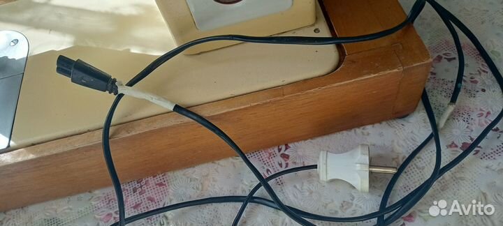 Швейная машинка чайка 143