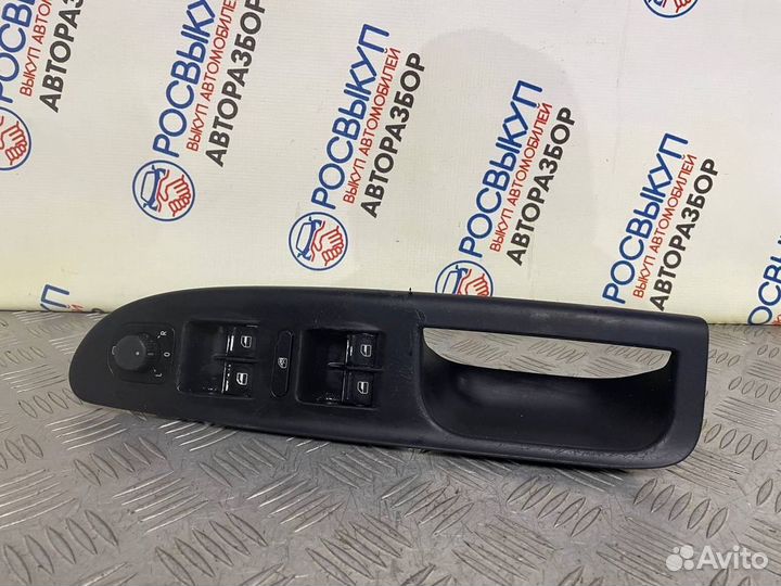 Блок управления стеклоподъемниками Volkswagen Pass