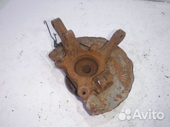 Кулак передний правый