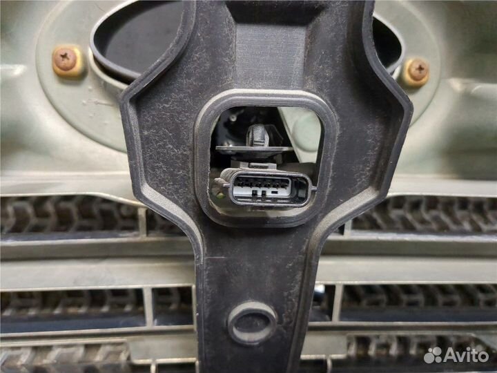 Решетка радиатора Infiniti QX56, 2012