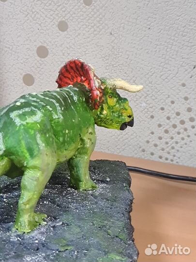 Скульптура трицератопса ручной работы