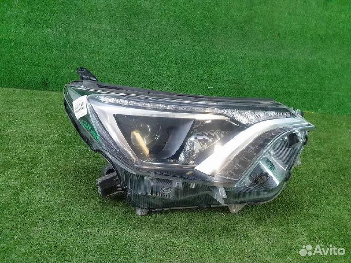 Фара правая Toyota RAV4