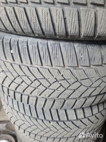 Goodyear UltraGrip Performance 235/45 R19 99V