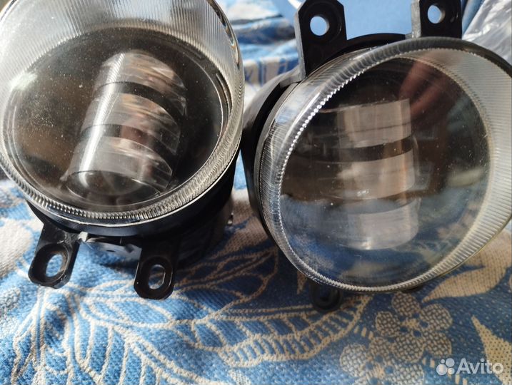 Противотуманки на Авенсис