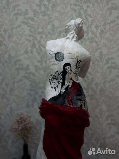 Гипсовая скульптура Венеры Милосской
