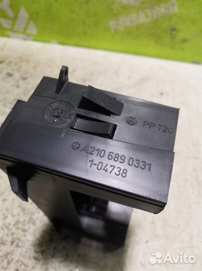 Накладка (кузов внутри) Мерседес Бенз 210 Е-класс