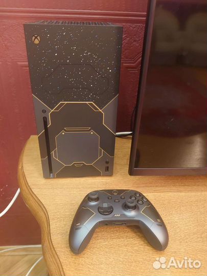 Игровая приставка Xbox series X halo infiniti