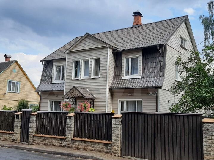 Дом 210 м² на участке 9 сот.