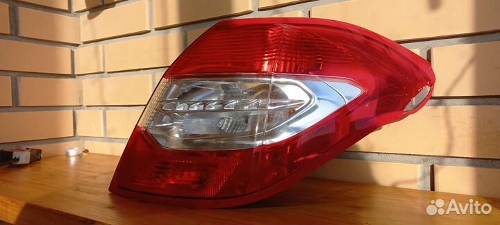 Фонарь задний правый citroen с4