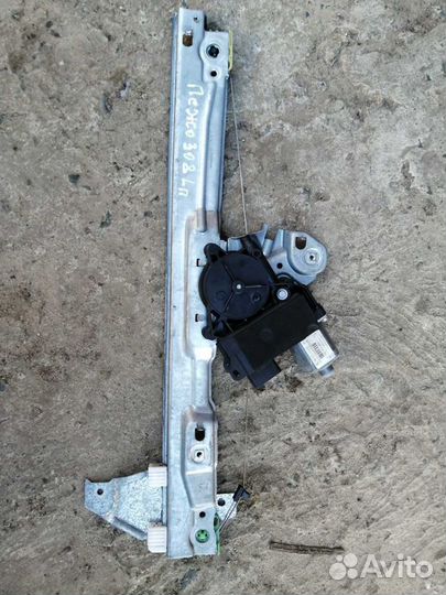 Стеклоподъемник Пежо 308 2010 год
