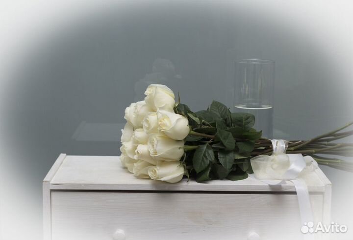 Розы белые крупные с Эквадора 11 шт Vendella