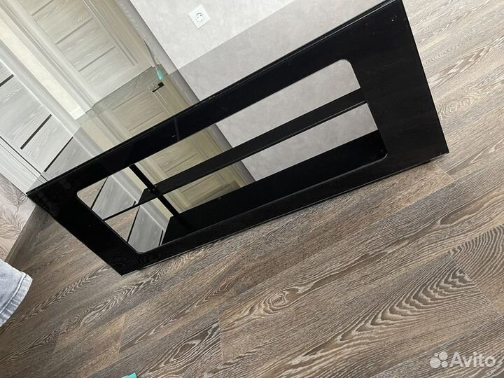 Стеклянная тумба под тв