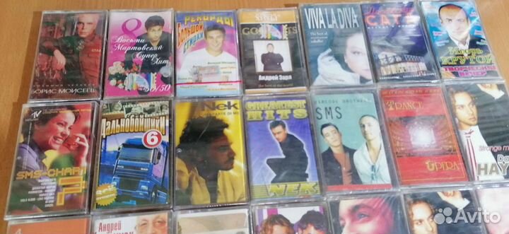 28 запечатанных аудиокассет