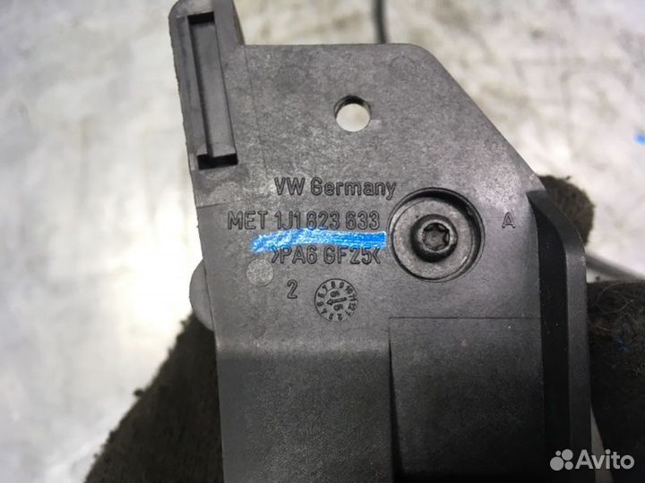 Трос открывания капота Volkswagen Bora 1997-2005