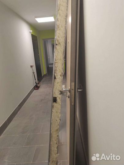 Дверь входная металлическая от застройщика