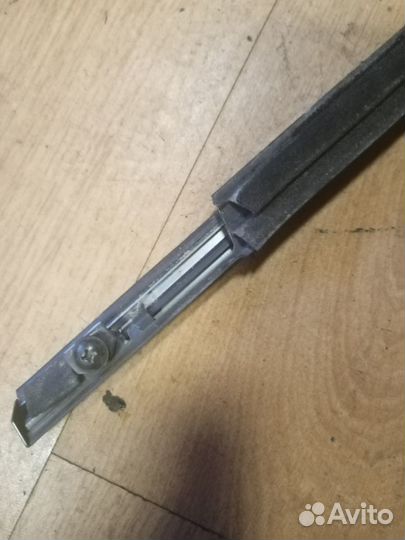 Молдинг стекла двери (бархотка) субару трибека