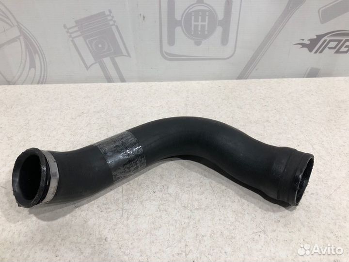 Патрубок интеркулера от турбины Mercedes-Benz Vito