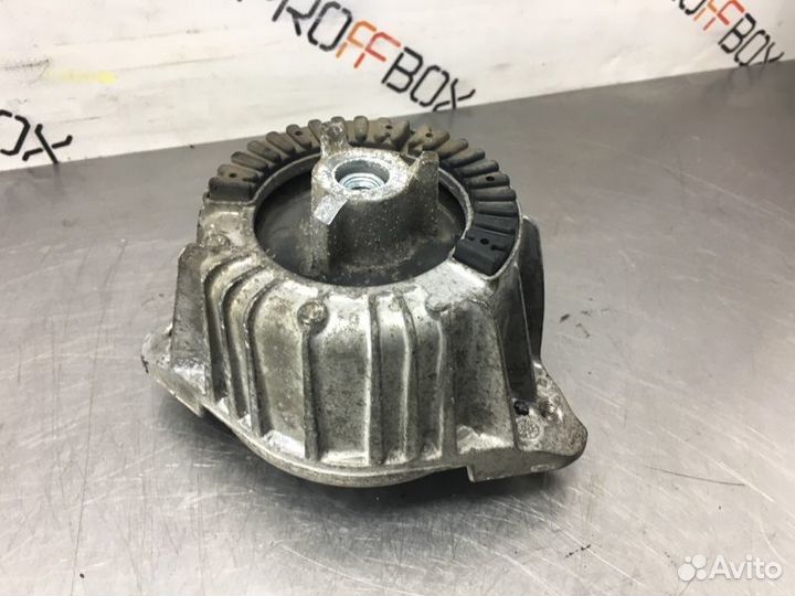 Подушка крепления двигателя Mercedes C-Class W204