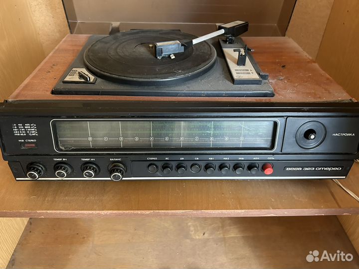 Проигрыватель пластинок Вега 323 стерео