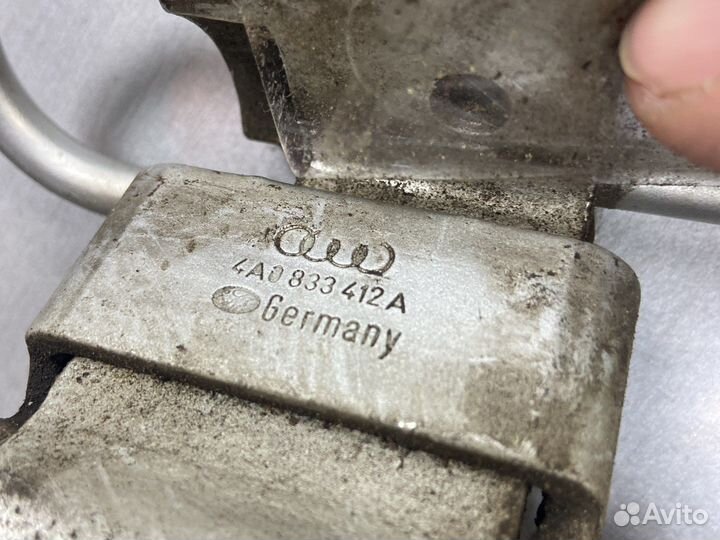 Петля задней правая двери Audi 100 С4 4A0833412a