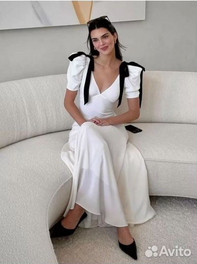 Белое платье Кендалл