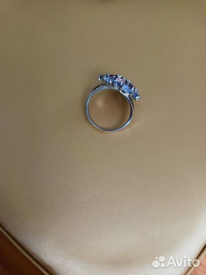 Серебряное кольцо женское