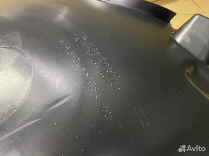 Подкрылок передний Mercedes W167