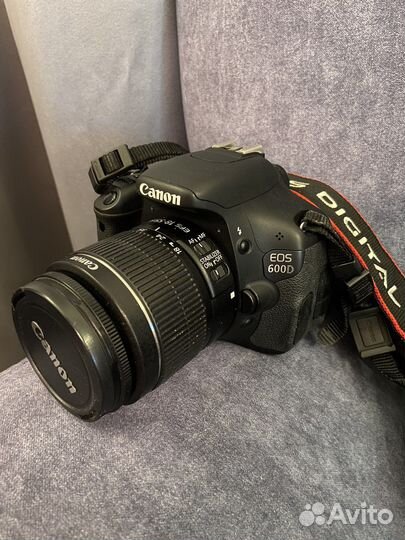 Зеркальный фотоаппарат canon