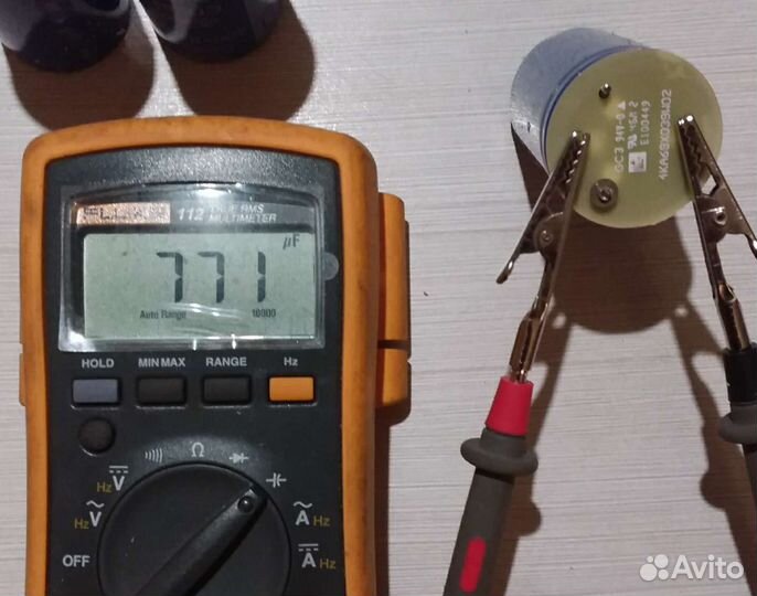 Конденсатор 820 мкФ х 400 В