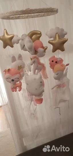 Мобиль ручной работы из фетра