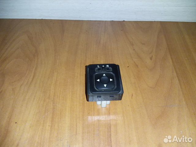 Кнопка управления зеркалами в Mitsubishi ASX