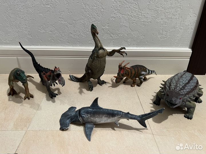 Фигурки динозавров