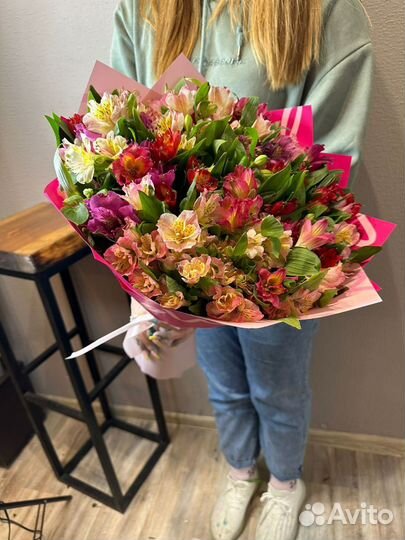 Букет из альстромерий. Букет на 8 марта