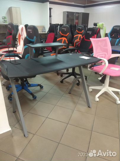 Стол компьютерный игровой
