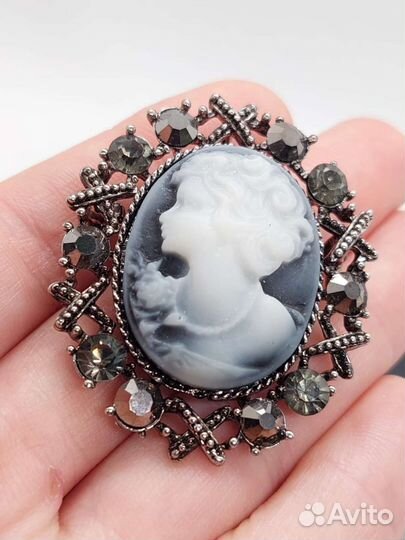 Брошь - подвеска Камея