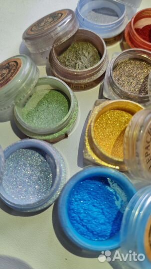 Тени для век пигменты