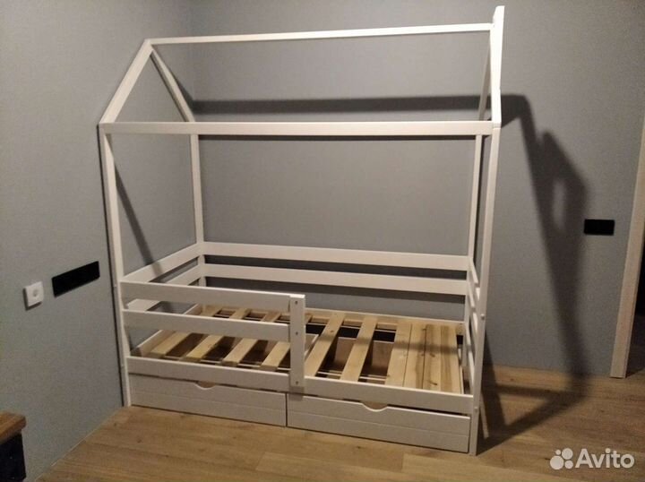 Кроватка домик