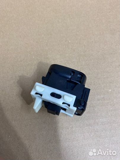 Кнопка стеклоподъемника Mercedes-Benz C-Class W203