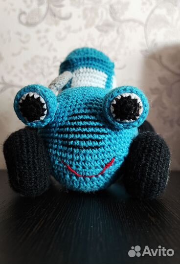 Игрушка синий трактор