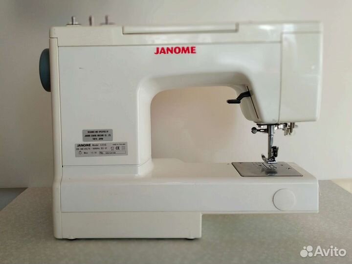 Швейная машина Janome 423S