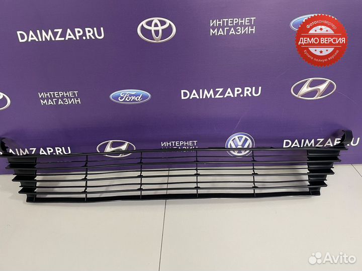 Решетка бампера Toyota Corolla E180 (17-19) нижняя